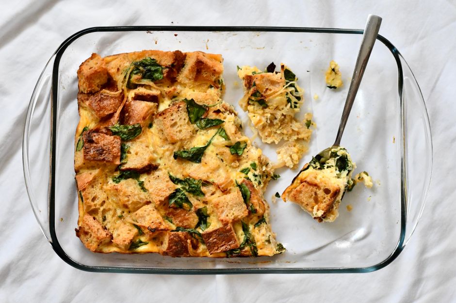 picture of caramelized onion and spinach breakfast strata